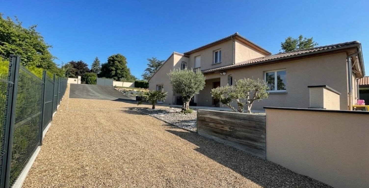 belle maison de 150 m2 sur un terrain de 6220 m2. — photo 1