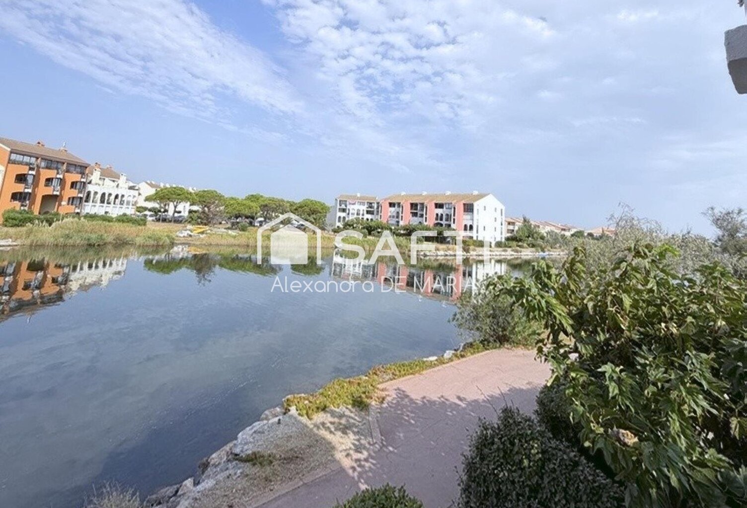 APPARTEMENT T2 BIS ET LOGGIA VUE SUR L'ETANG ET PISCINE — photo 1