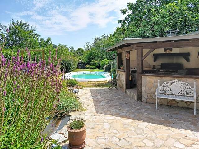 Très Belle Maison Ancienne avec Piscine et Superbe Extérieur — photo du bien
