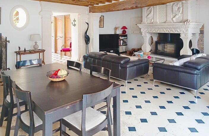Très Belle Maison Ancienne avec Piscine et Superbe Extérieur — photo 3