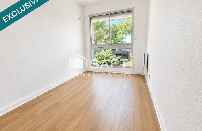 Saint Mandrier sur les hauteurs dans une résidence  privée et sécurisée piscine, tennis. Agréable T3, plus une cave. — photo 5