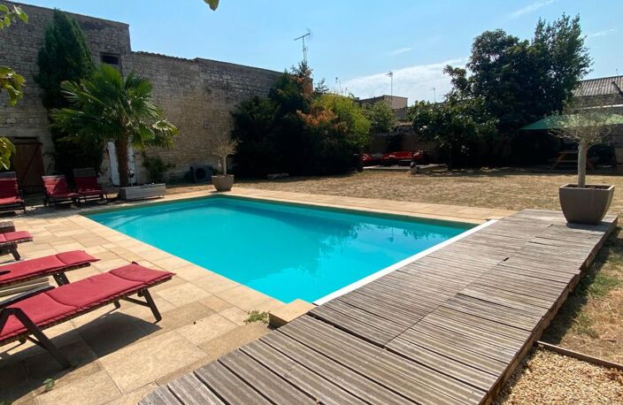 LUCON (85)- COEUR DE VILLE - DEMEURE BOURGEOISE XIX D'EXCEPTION 5 CHAMBRES AVEC PISCINE SUR PARC 1440M² — photo 2