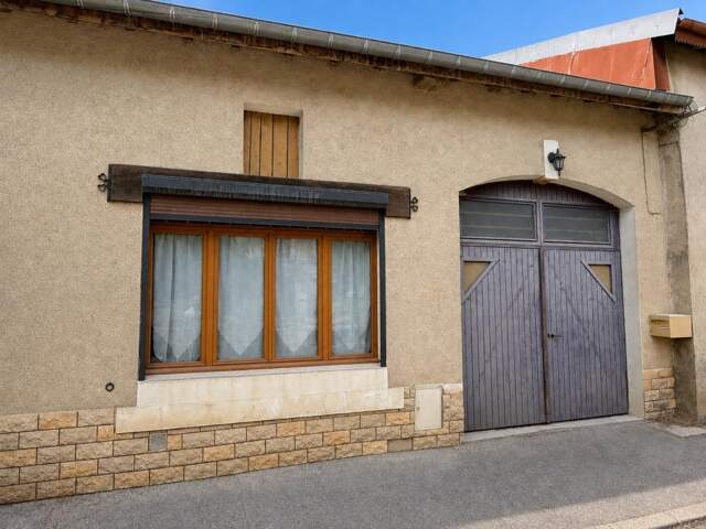 BELLE MAISON DE VILLAGE, 4 CHAMBRES, TERRASSE, JARDINET ET GRANGE — photo du bien