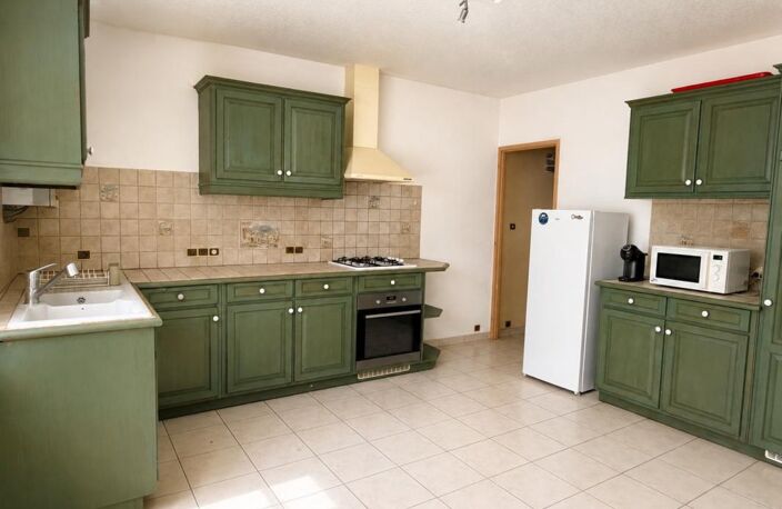 BELLE MAISON DE VILLAGE, 4 CHAMBRES, TERRASSE, JARDINET ET GRANGE — photo 3