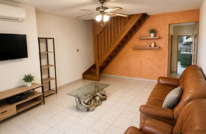 BELLE MAISON DE VILLAGE, 4 CHAMBRES, TERRASSE, JARDINET ET GRANGE — photo 4