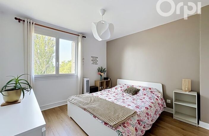 CLERMONT- FERRAND, Appartement de 57m², 2 chambres, garage et 2 caves — photo 3