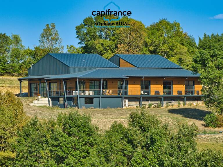 Propriete à vendre 10 pièces proche de VILLEREAL (47) de 500m2 habitables et de 3,85 ha de terrain — photo 1