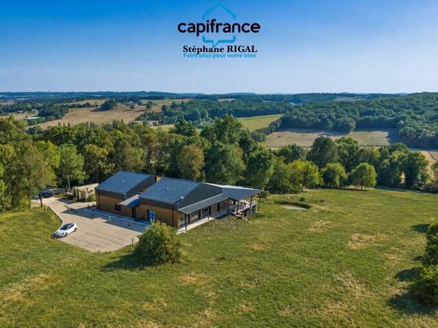 Propriete à vendre 10 pièces proche de VILLEREAL (47) de 500m2 habitables et de 3,85 ha de terrain — photo du bien