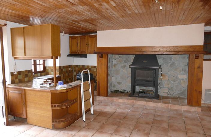 Maison en pierre avec petit jardin proche commerces et services (Puycapel-Calvinet, 15) — photo 2