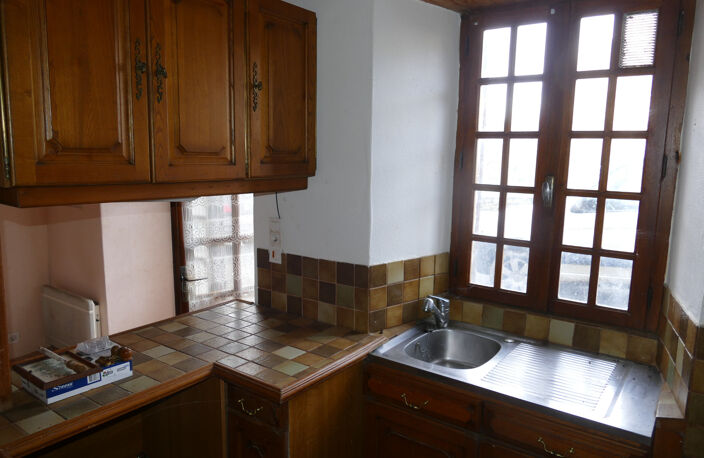 Maison en pierre avec petit jardin proche commerces et services (Puycapel-Calvinet, 15) — photo 3