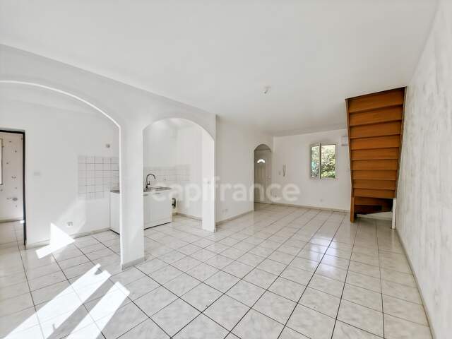 Maison à vendre 4 pièces 73 m3 jardin garage PUYVERT (84) — photo du bien