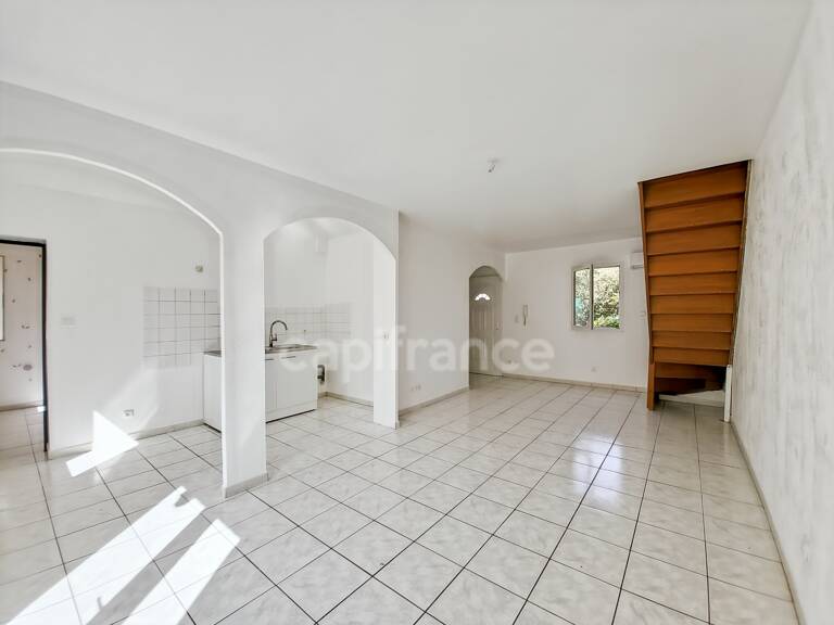 Maison à vendre 4 pièces 73 m3 jardin garage PUYVERT (84) — photo 1