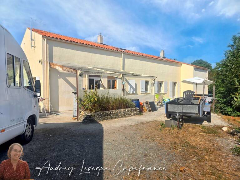 Maison à vendre 7 pièces SAINT PIERRE D'AMILLY (17) — photo 1