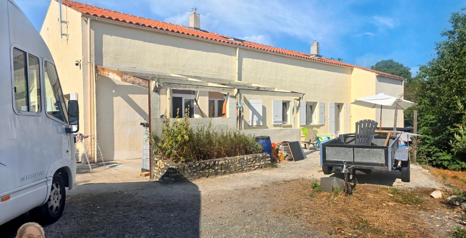 Maison à vendre 7 pièces SAINT PIERRE D'AMILLY (17) — photo 1