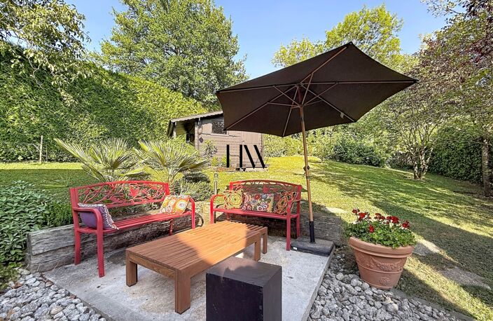 Demeure familiale de caractère à vendre - au cœur de Collonges-sous-Salève - 9 pièces  (74) — photo 3