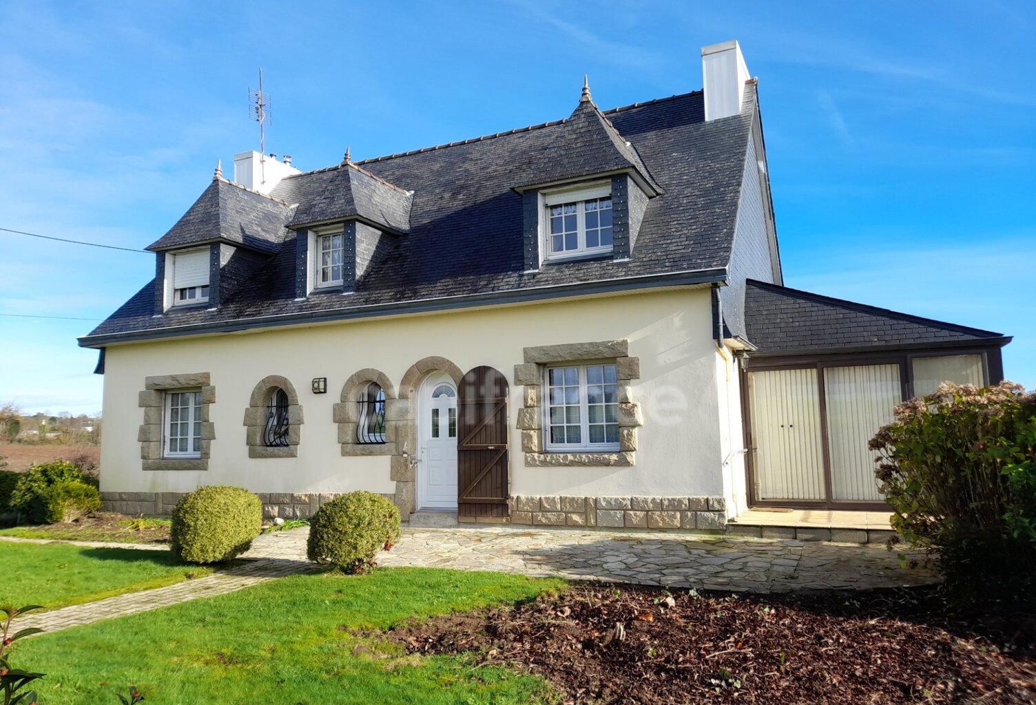 Maison à vendre 6 pièces QUEMENEVEN (29180) 157.79 m2- 4 chambres - 1 sous-sol total- 1 véranda - parcelle de 1080m2 — photo 1
