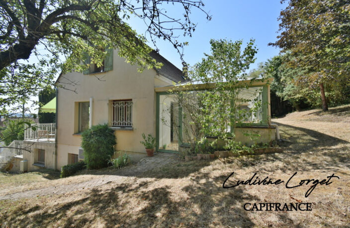 Maison à vendre à Château-Thierry (02) – 260 m² – 4 chambres + bureau – Sous-sol 70 m² – Terrasse 70 m² – Terrain clos 1 464 m² – Très belle vue – Exposition Est/Ouest – Proche écoles – Quartier calme — photo 2