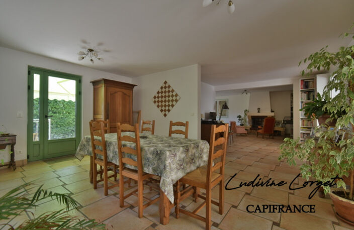 Maison à vendre à Château-Thierry (02) – 260 m² – 4 chambres + bureau – Sous-sol 70 m² – Terrasse 70 m² – Terrain clos 1 464 m² – Très belle vue – Exposition Est/Ouest – Proche écoles – Quartier calme — photo 3