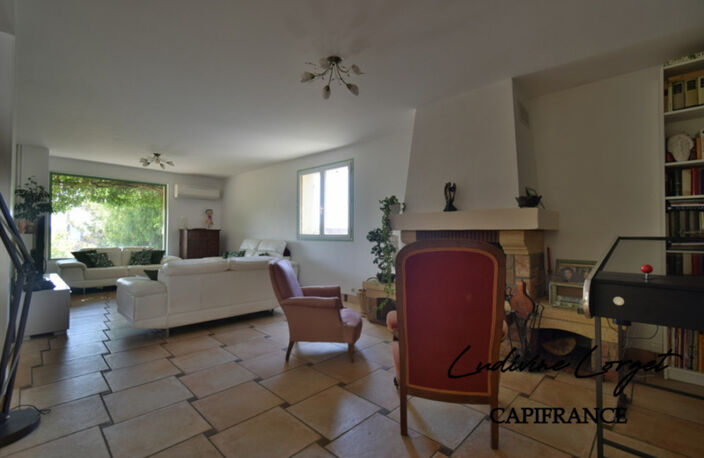 Maison à vendre à Château-Thierry (02) – 260 m² – 4 chambres + bureau – Sous-sol 70 m² – Terrasse 70 m² – Terrain clos 1 464 m² – Très belle vue – Exposition Est/Ouest – Proche écoles – Quartier calme — photo 4