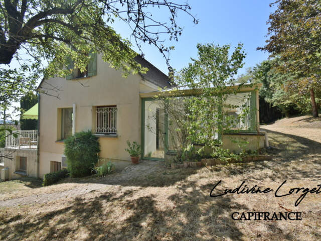Maison à vendre à Château-Thierry (02) – 260 m² – 4 chambres + bureau – Sous-sol 70 m² – Terrasse 70 m² – Terrain clos 1 464 m² – Très belle vue – Exposition Est/Ouest – Proche écoles – Quartier calme — photo du bien