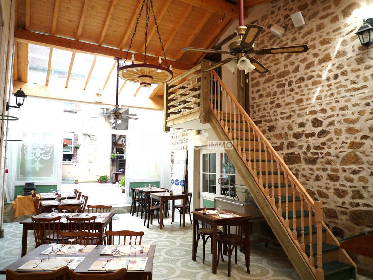 immeuble Hotel-restaurant-bar-gîtes — photo 1