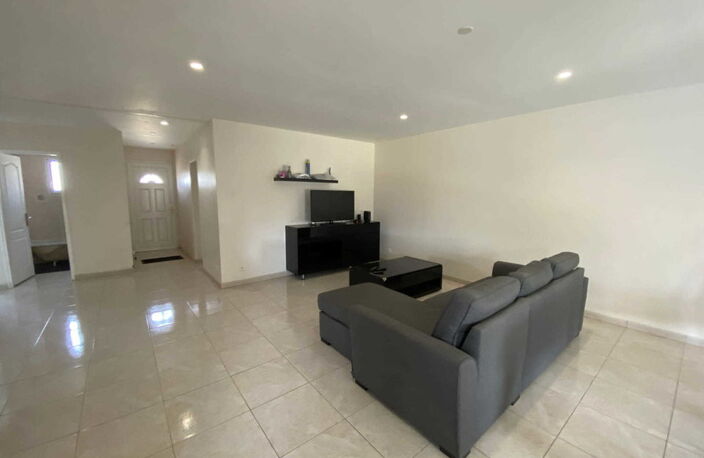 Maison T4 de plain-pied avec jardin clos  92 m² sur terrain — photo 2