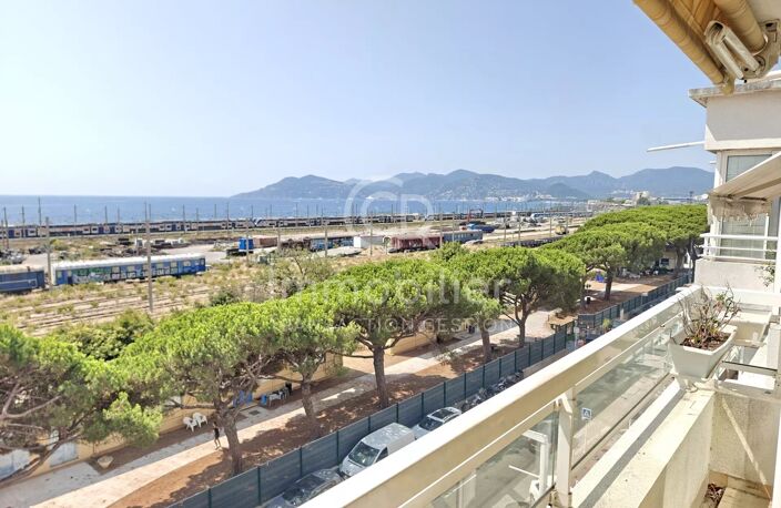 T4 83.63 m² VUE MER ETAGE ELEVE GRAND GARAGE — photo 3
