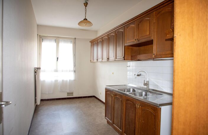 F4 lumineux - Terrasse - 2 caves - 1 parking — photo 3
