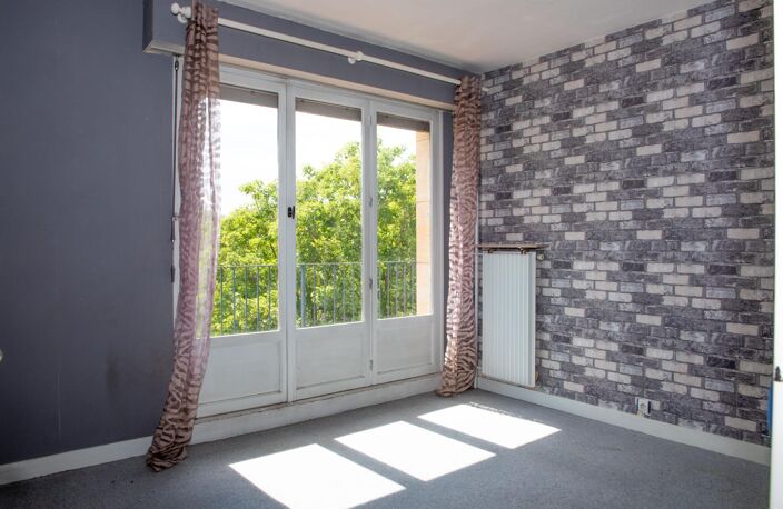 F4 lumineux - Terrasse - 2 caves - 1 parking — photo 4