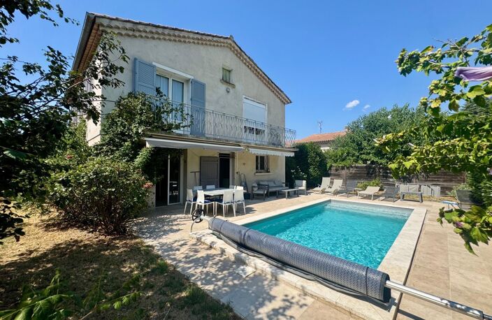 Maison traditionnelle avec piscine — photo 3