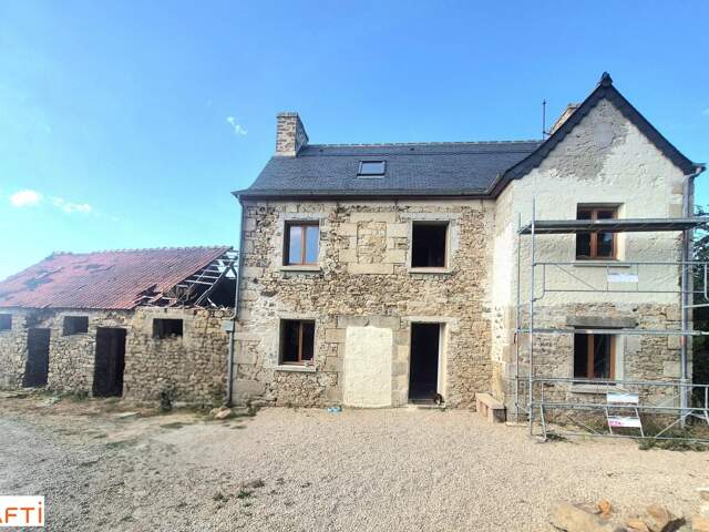 Maison en pierre avec dépendances 3 850 m² terrain — photo du bien