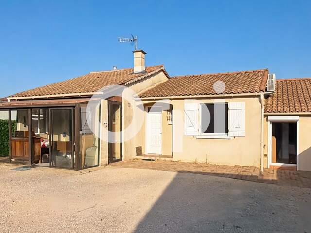 Maison avec piscine À Vendre — photo du bien