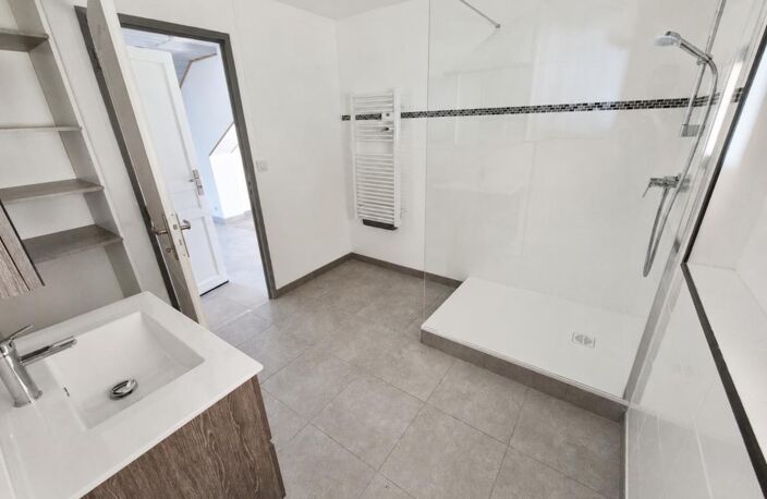 Appartement à vendre 2 pièces  (05) — photo 3