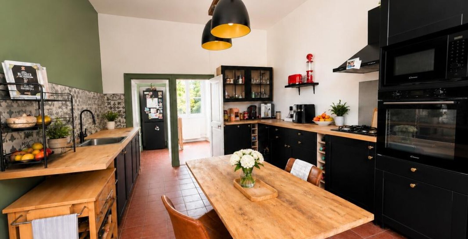   Maison de caractère – 6 chambres – Dépendance – Terrain arboré de 1 400 m² — photo 1