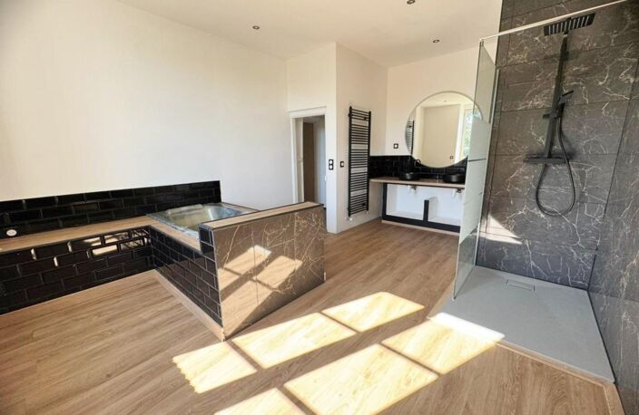   Maison de caractère – 6 chambres – Dépendance – Terrain arboré de 1 400 m² — photo 2