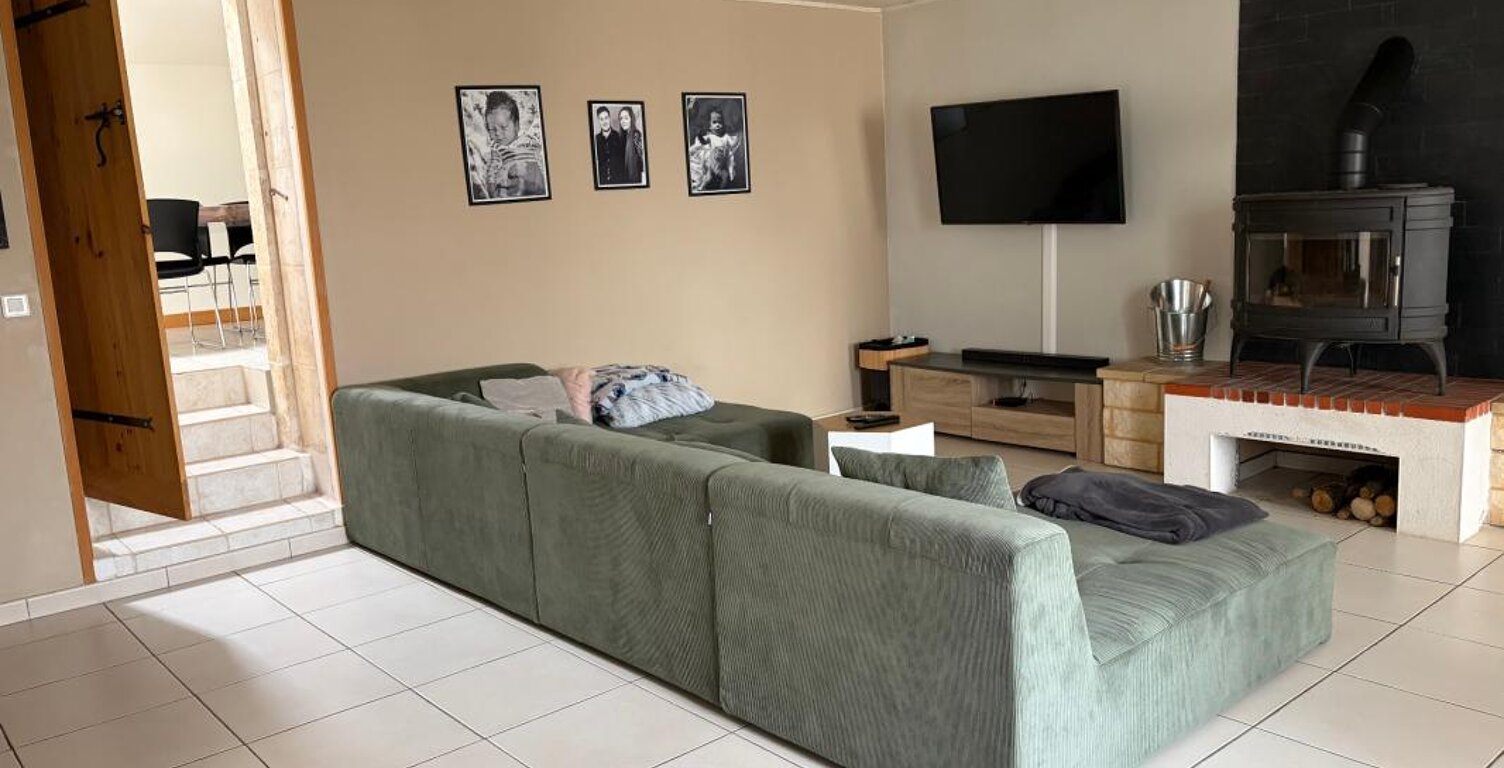 BESSAY (85320) AU CALME CHARMANTE MAISON EN PIERRES RENOVEE 3/4 CHAMBRES AVEC DEPENDANCES ET JARDIN — photo 1