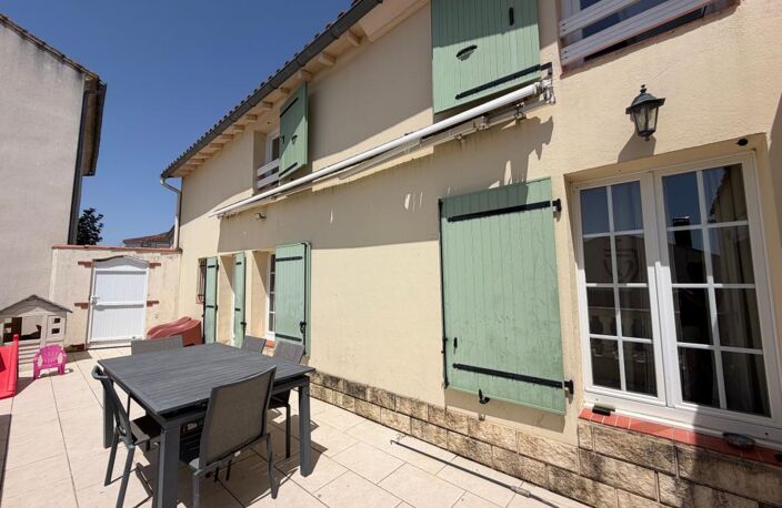 BESSAY (85320) AU CALME CHARMANTE MAISON EN PIERRES RENOVEE 3/4 CHAMBRES AVEC DEPENDANCES ET JARDIN — photo 4