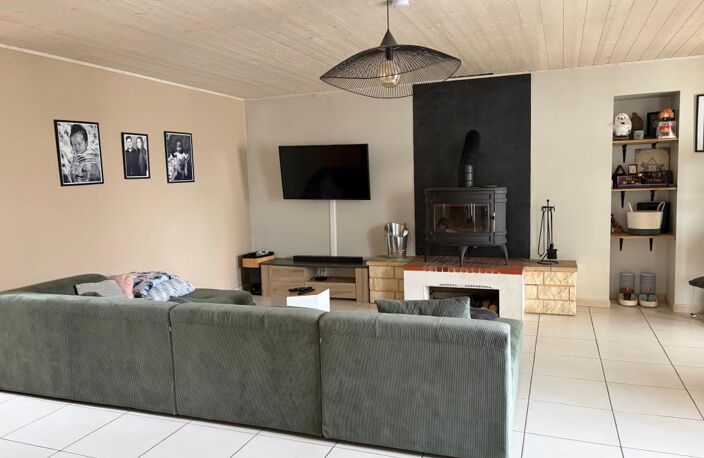 BESSAY (85320) AU CALME CHARMANTE MAISON EN PIERRES RENOVEE 3/4 CHAMBRES AVEC DEPENDANCES ET JARDIN — photo 5