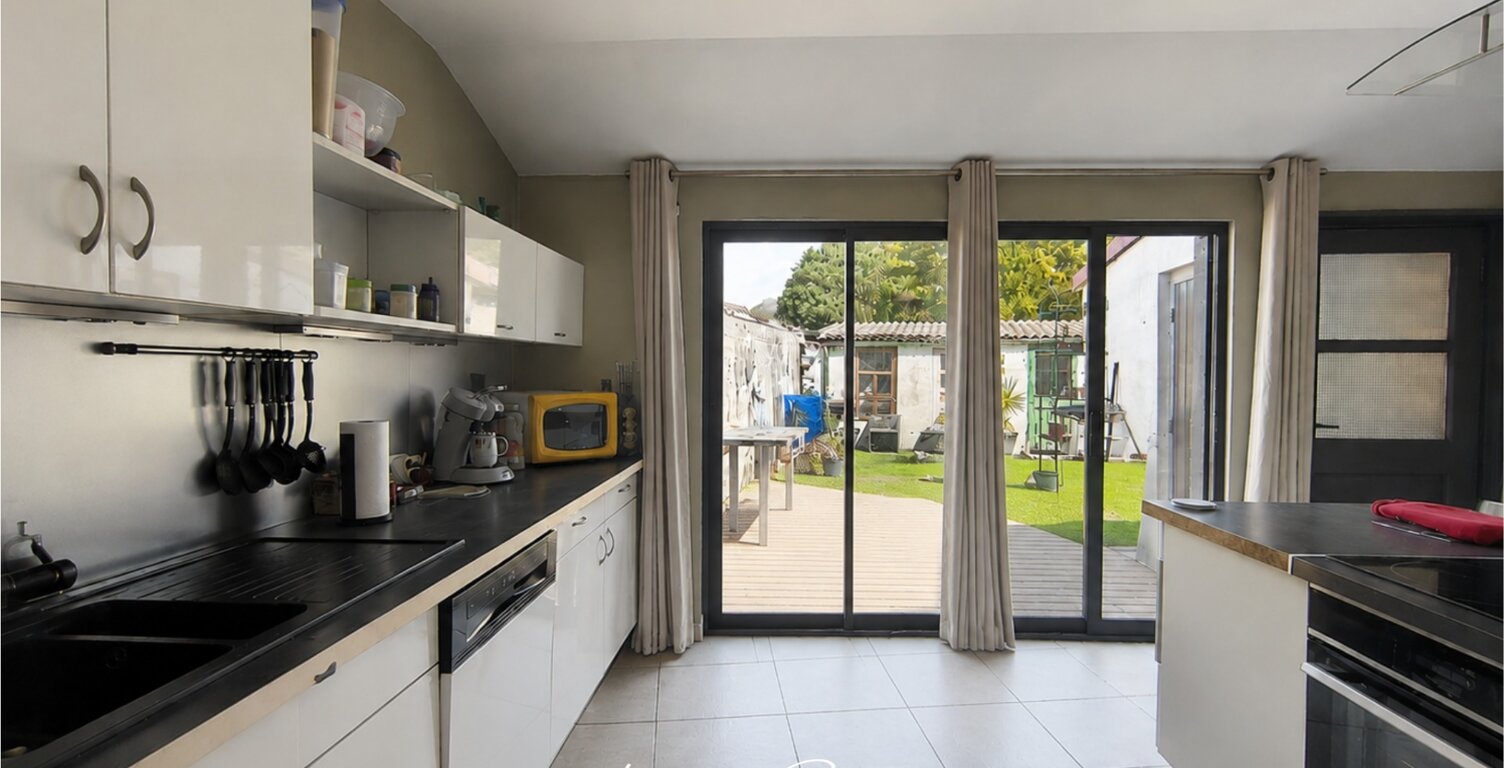   À VENDRE EN EXCLUSIVITE – Maison de ville 88 m² avec cour et dépendance à Bourbourg — photo 1