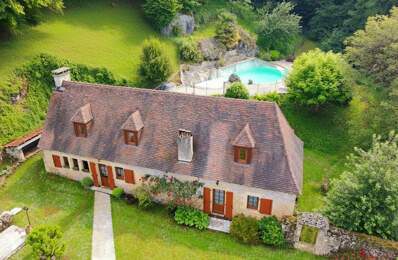 A vendre. Ensemble de 250m² à Tursac (24) avec maison d'habitation, gîte, piscine lagon sur près de 1,5 hectares de terrain en partie boisé. possibilité de création d'une auberge. Source. Géothermie — photo du bien