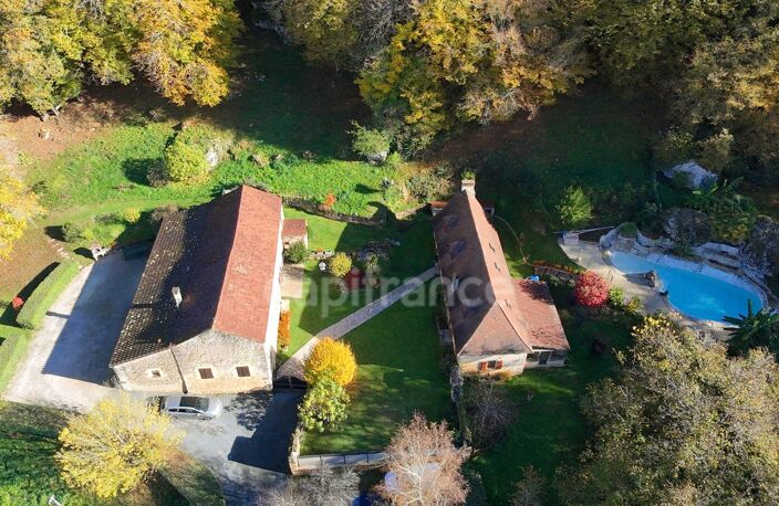 A vendre. Ensemble de 250m² à Tursac (24) avec maison d'habitation, gîte, piscine lagon sur près de 1,5 hectares de terrain en partie boisé. possibilité de création d'une auberge. Source. Géothermie — photo 2
