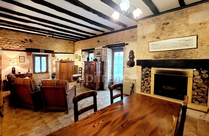A vendre. Ensemble de 250m² à Tursac (24) avec maison d'habitation, gîte, piscine lagon sur près de 1,5 hectares de terrain en partie boisé. possibilité de création d'une auberge. Source. Géothermie — photo 5