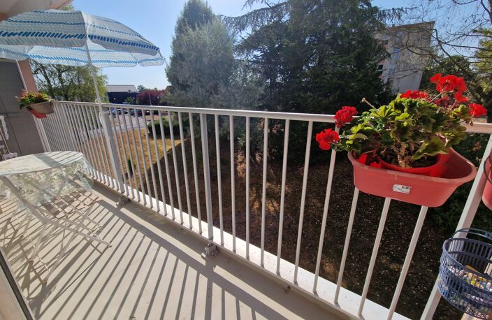 APPARTEMENT à vendre 5 pièces d'env 90 m2 VITTEL (88) avec BALCON, GARAGE, 2 CAVES — photo 2