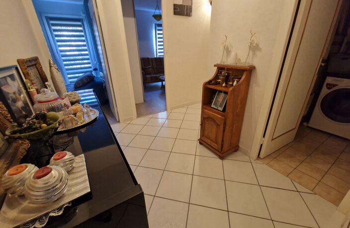 APPARTEMENT à vendre 5 pièces d'env 90 m2 VITTEL (88) avec BALCON, GARAGE, 2 CAVES — photo 3