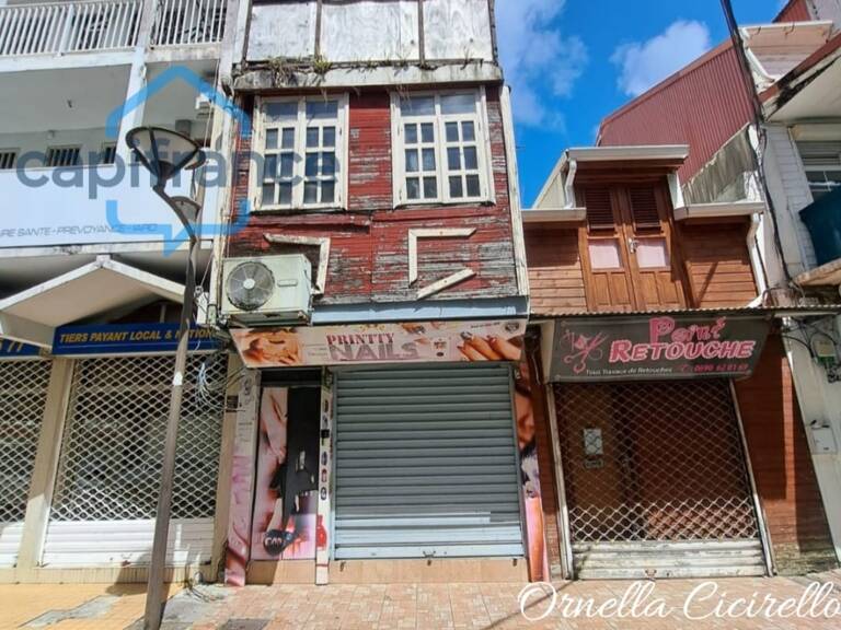 EN EXCLUSIVITÉ – Immeuble de rapport à rénover – Pointe-à-Pitre (971) — photo 1