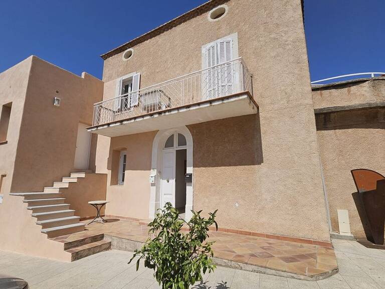 Appartement de 72m2 à louer sur Aregno — photo 1