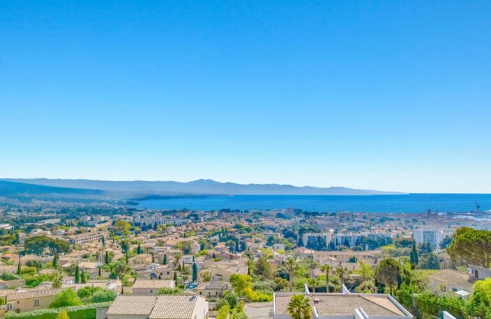 Appartement La Ciotat 4 pièce(s) 75.73 m2 vue mer avec garage et place de parking — photo 2