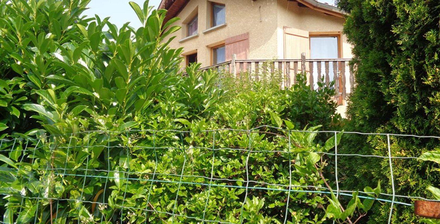 Coubon(43), maison de 240 m2 habitables, 4 chambres sur 1440 m2 de terrain — photo 1