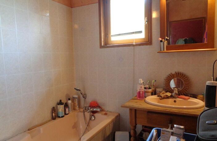 Coubon(43), maison de 240 m2 habitables, 4 chambres sur 1440 m2 de terrain — photo 5