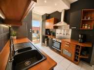 Maison de ville de 146 m² avec piscine, dépendance et stationnement à proximité — photo 3
